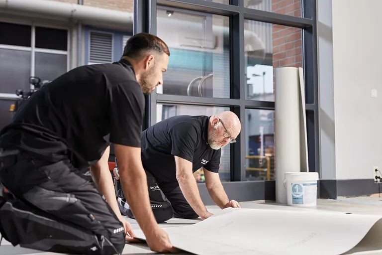 Bodenleger verlegen Kautschukboden