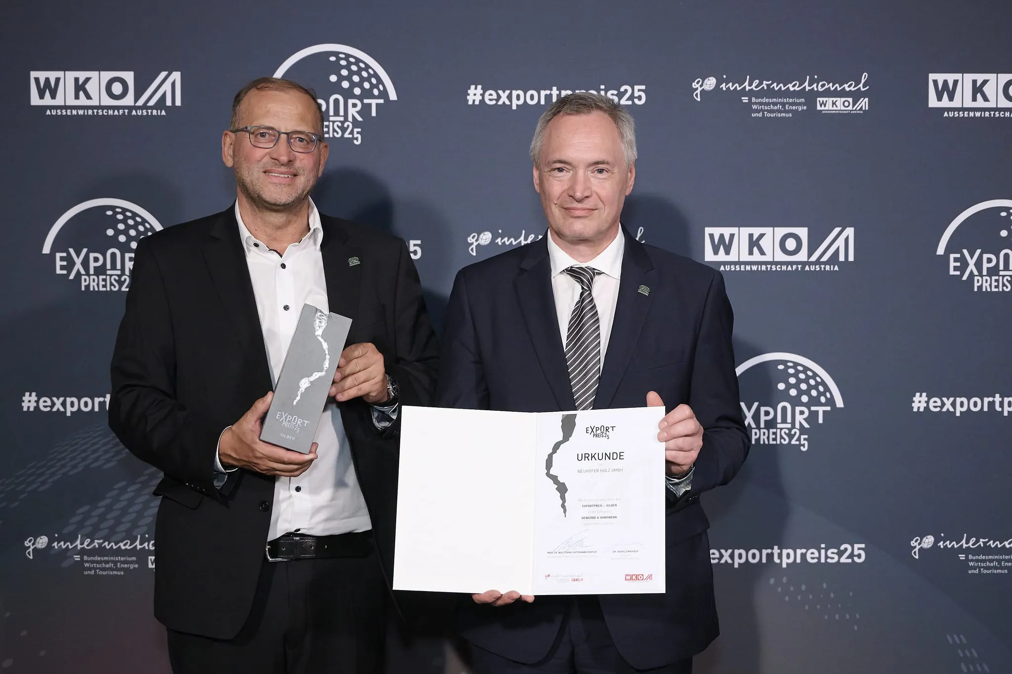 Neuhofer Holz erhält Exportpreis in Silber