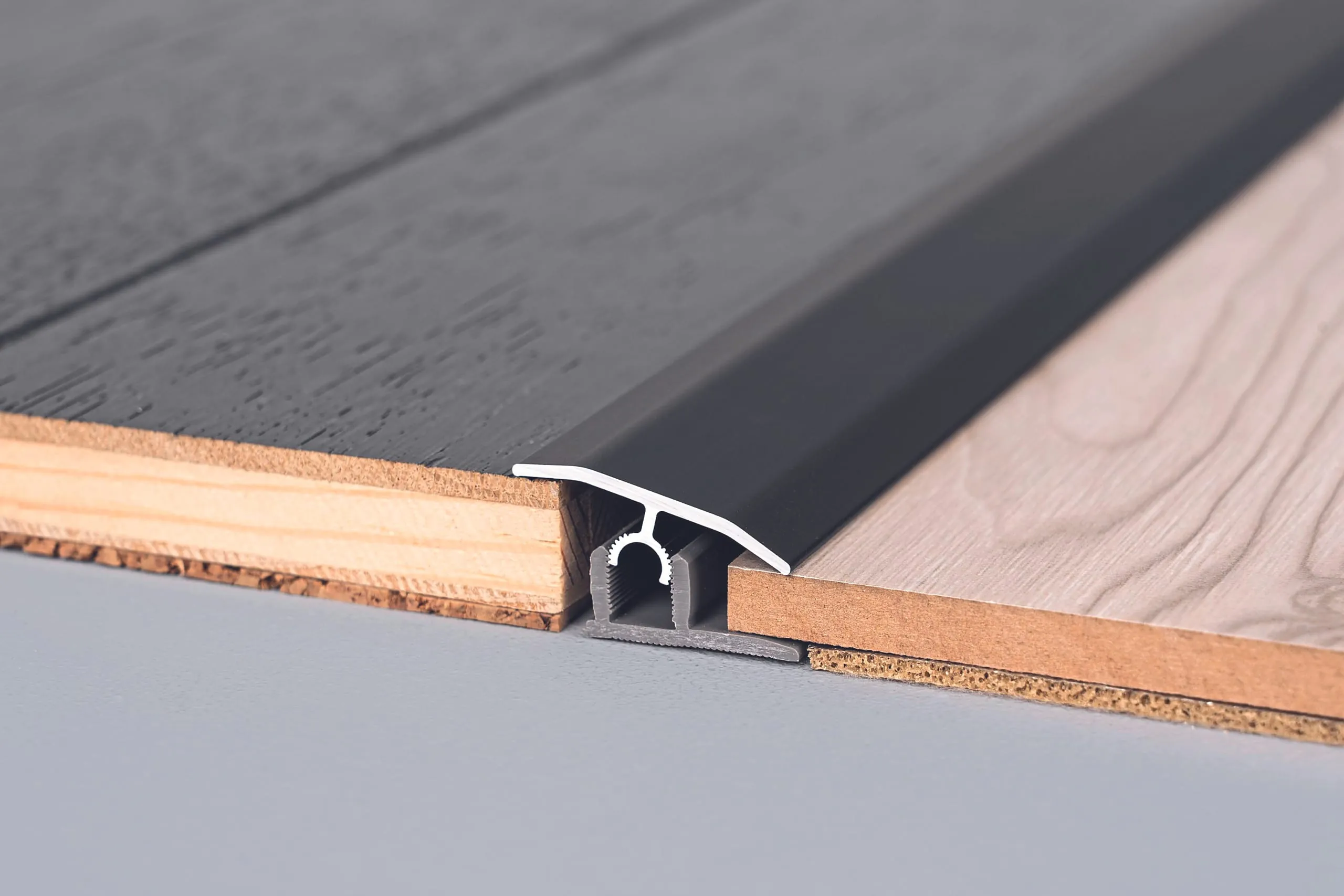 Sockelleisten, Profile und Treppenkantensysteme: Setzen Sie mal einen Akzent