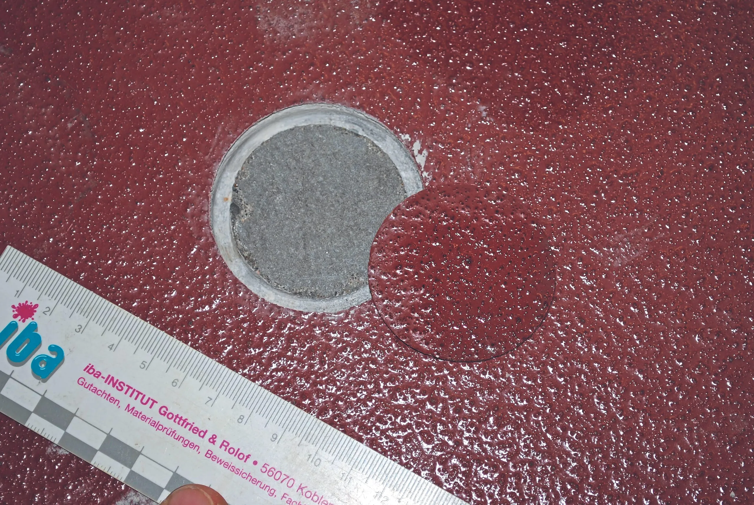 Ursachenforschung: Abscheren der Bodenbeschichtung.