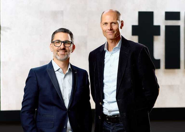 Michael Reiter, CEO tilo flooring GmbH (links), und Herbert Kendler, CEO Schrattenecker Holding GmbH. 