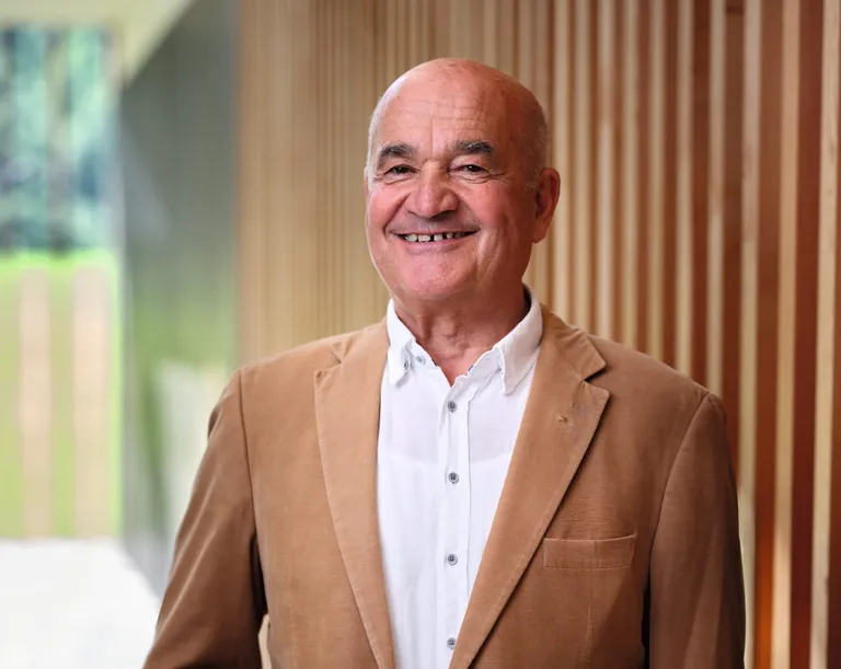 Fritz Egger feierte am 15. November seinen 75. Geburtstag und zog sich aus dem Aufsichtsrat der Egger Gruppe zurück