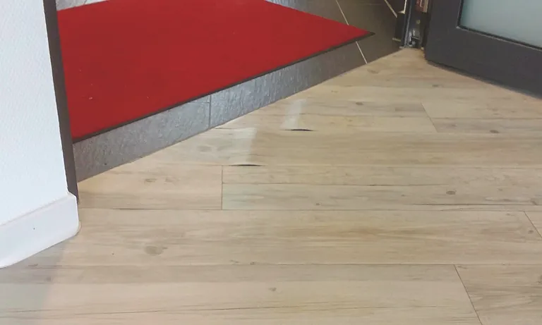 Blasen und Beulen in elastischen Bodenbelägen