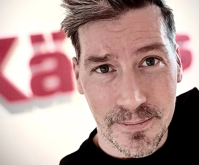 Emanuel Lidberg hat seine Position als Designer bei Kährs im Februar angetreten und berichtet an Kyösti Puurunen, Head of Category and Innovations.