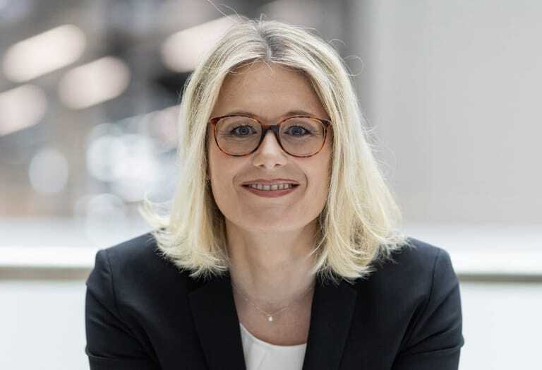 Dr. Kathrin Hein ist Ende Mai als Vorstandsvorsitzende des Industrieverbands Klebstoffe wiedergewählt worden.