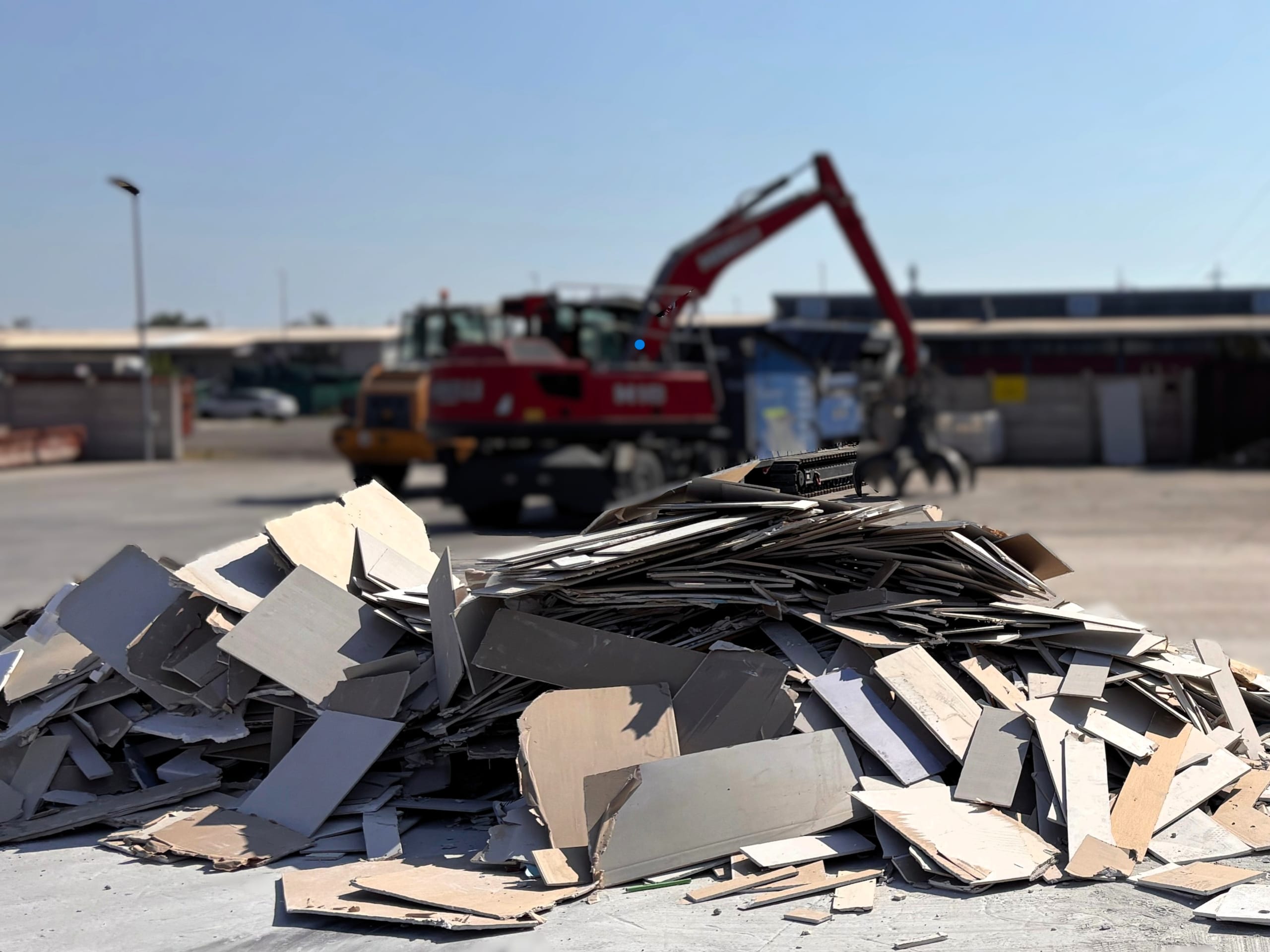 Egger: weiterer Sammelstandort in Italien