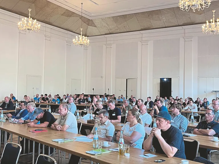 Seminarraum mit allen Teilnehmern