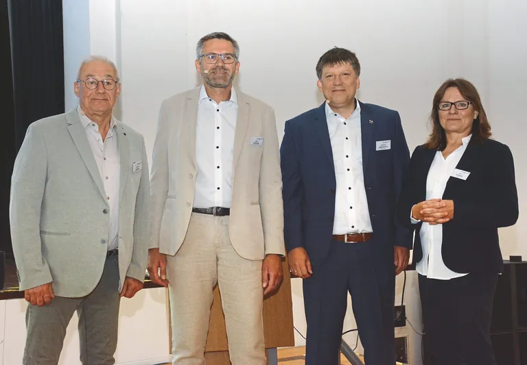 Gruppenfoto der Gastgeber